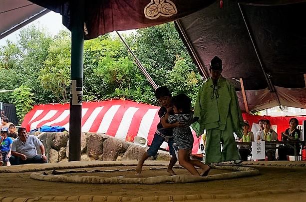 ９月22日　ビーバー隊は、越木岩神社の奉納相撲に参加してきました。