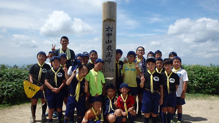 ７月３日　カブ隊の隊集会は六甲最高峰を目指すハイキングでした。