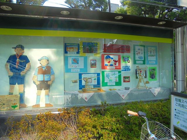 今日から、札場筋の三井住友銀行とりそな銀行で『スカウトの絵』を展示しています。