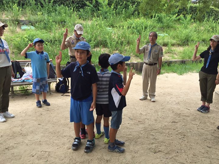 ビーバー隊のお別れ集会で水鉄砲でずぶぬれになりました。