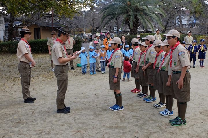 12月23日、ユニセフ募金と並行して、夙川スカウト育成会のお餅つきがありました。