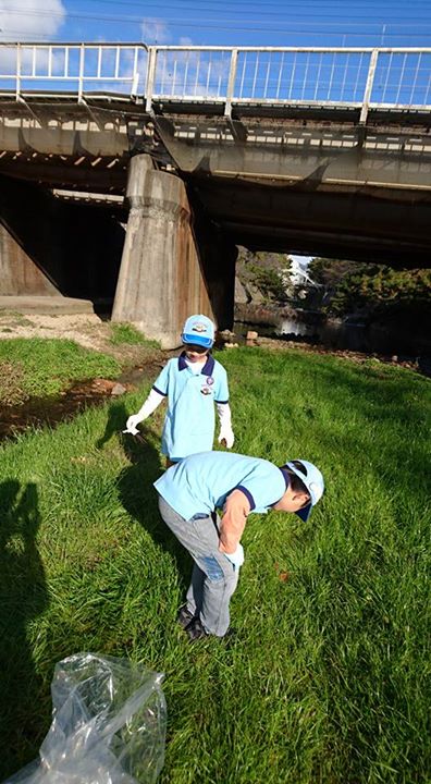 西宮市のクリーン大作戦に参加したあと、クリスマスリースを作りました。