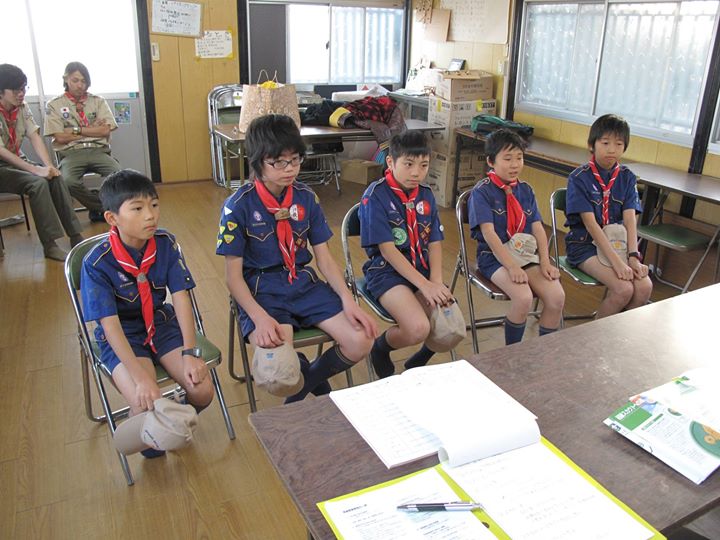 2016年12月18日ボーイ隊の新入隊員の面接、ちかいの式、入隊式を行いました。