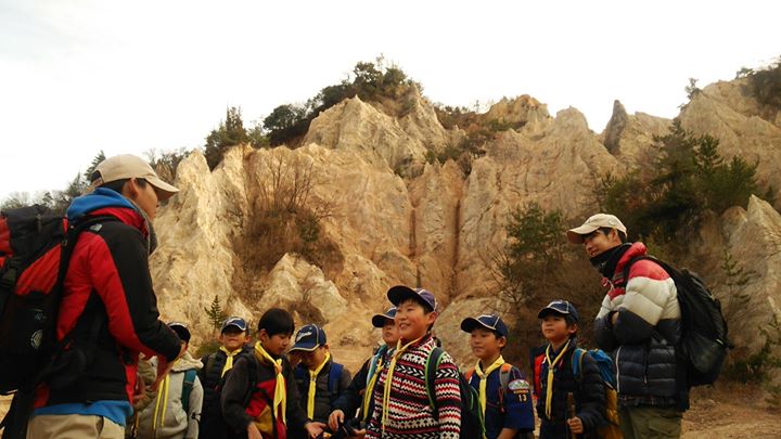 月の世界(蓬莱峡)にやってきたカブ1隊。