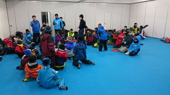 今日のスキー班編成中です。