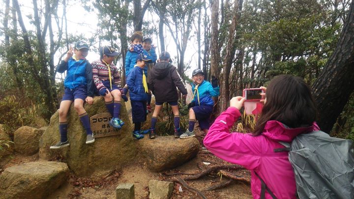 雨なれどカブ隊のハイキング(2月5日)。