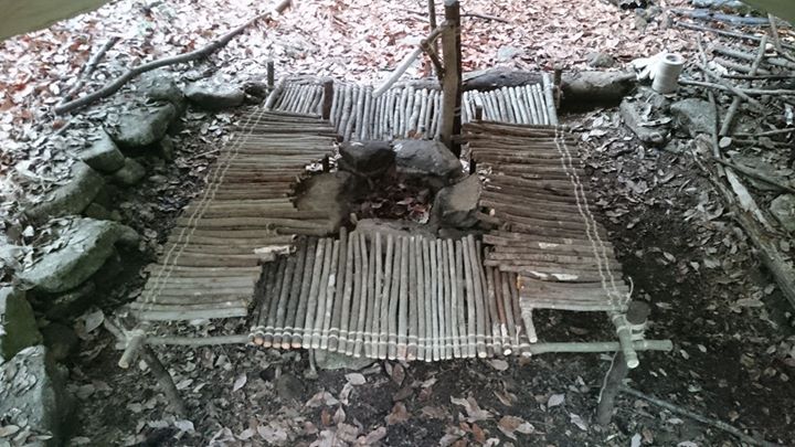 野営本部も目下設営中。