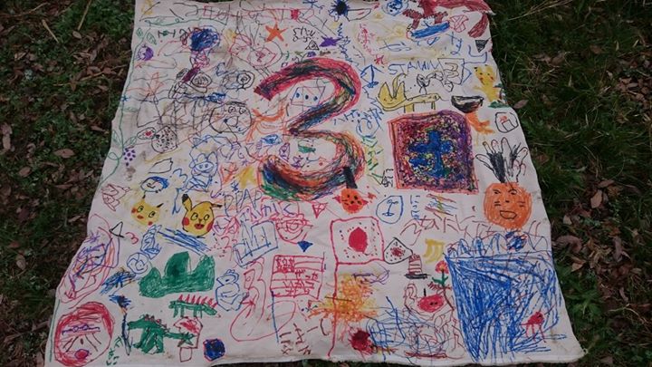 3団の櫓に掲げる旗はビーバー隊が作ってくれました。