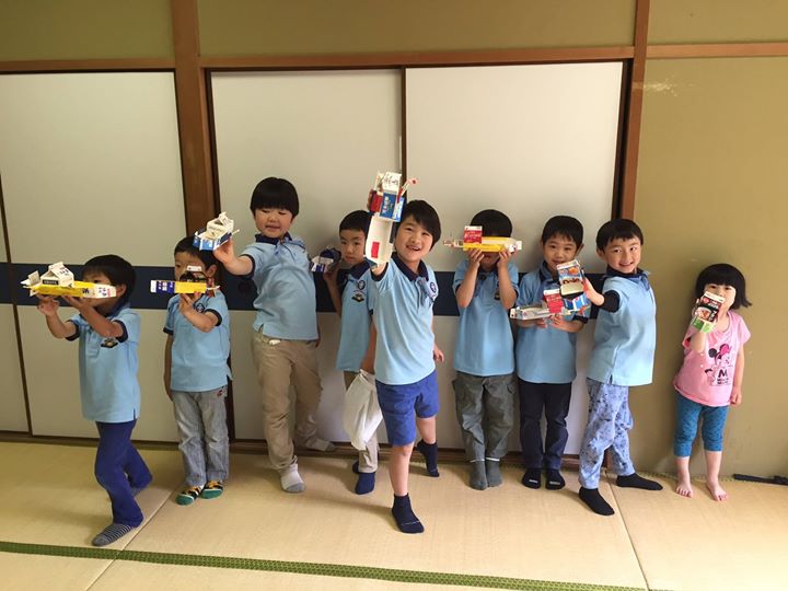 ビーバー隊は夙川でヨットレース！思わぬ方向に進んで流されそうになったり、散歩中のワンちゃんに取られたり楽しいハプニング続出。