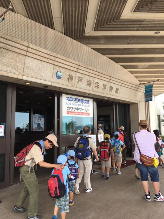 ビーバー隊の今日の活動は社会見学でカワサキワールドと海洋博物館に行きました^ ^