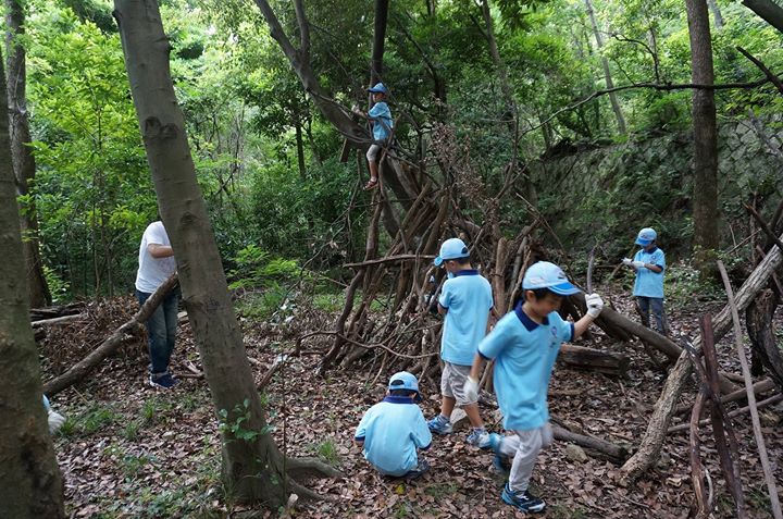 7:30ごろ、トラックがLECに到着。