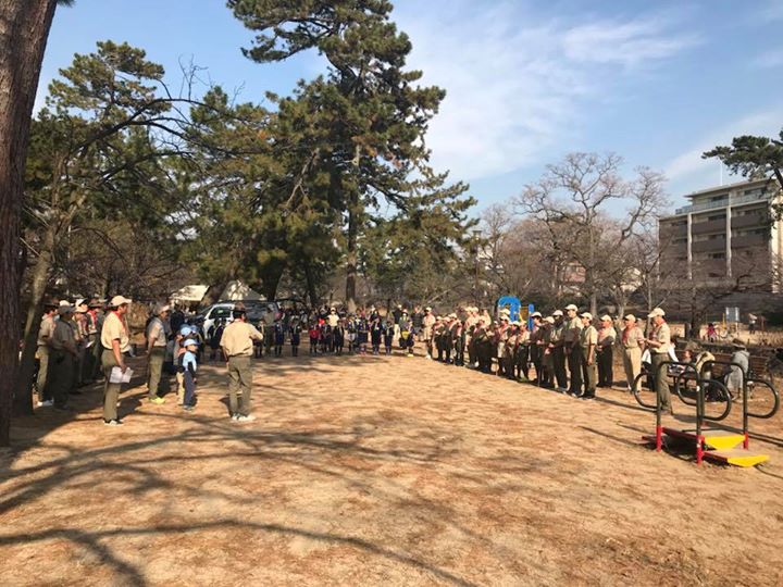 お餅つき、ユニセフの募金の合間に団集会