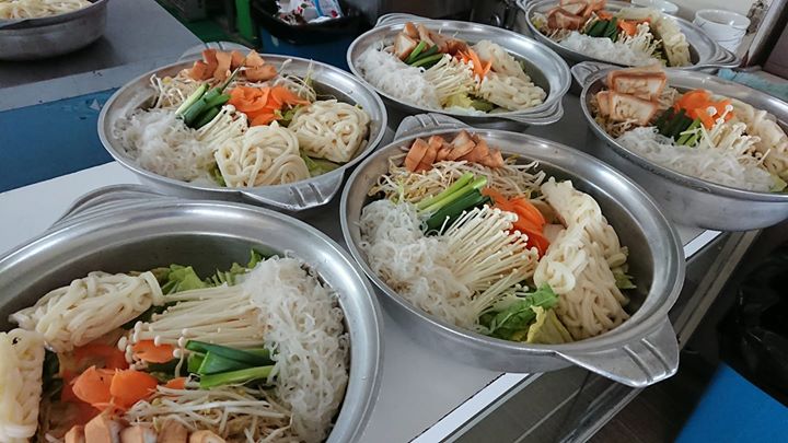 今日の晩ごはんはすき焼きかな…？