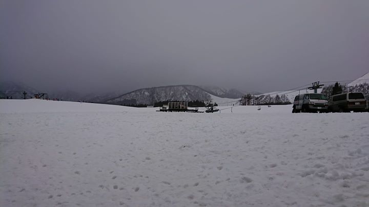 雨本降りにて、本日のスキーは早々に終了…。