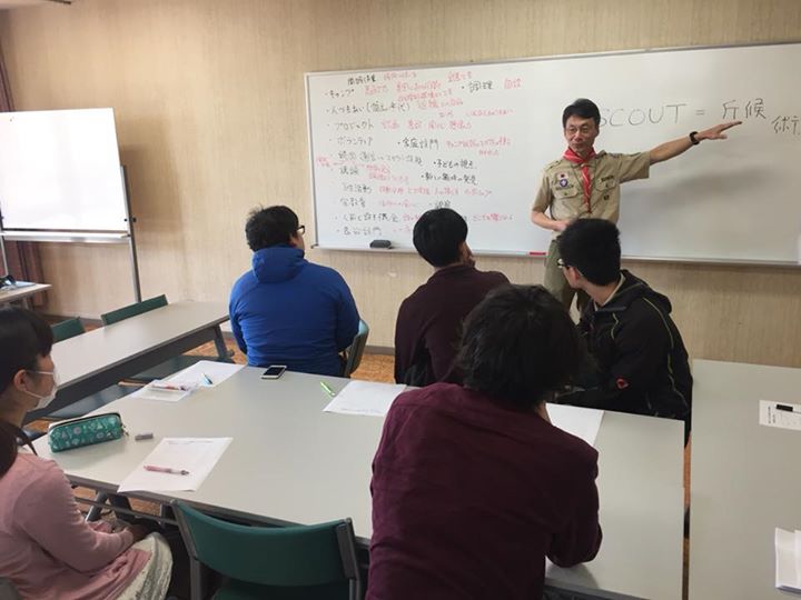 ローバー隊に上進し新しく指導者として奉仕をして頂くスカウトの勉強会です。