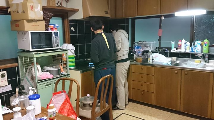 隊長と副長が作ってくれる夕食。