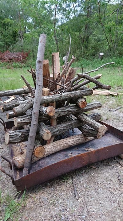 団営火の準備。