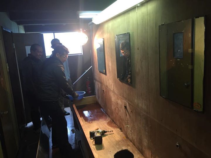 小雨が続くので布団干し中断。