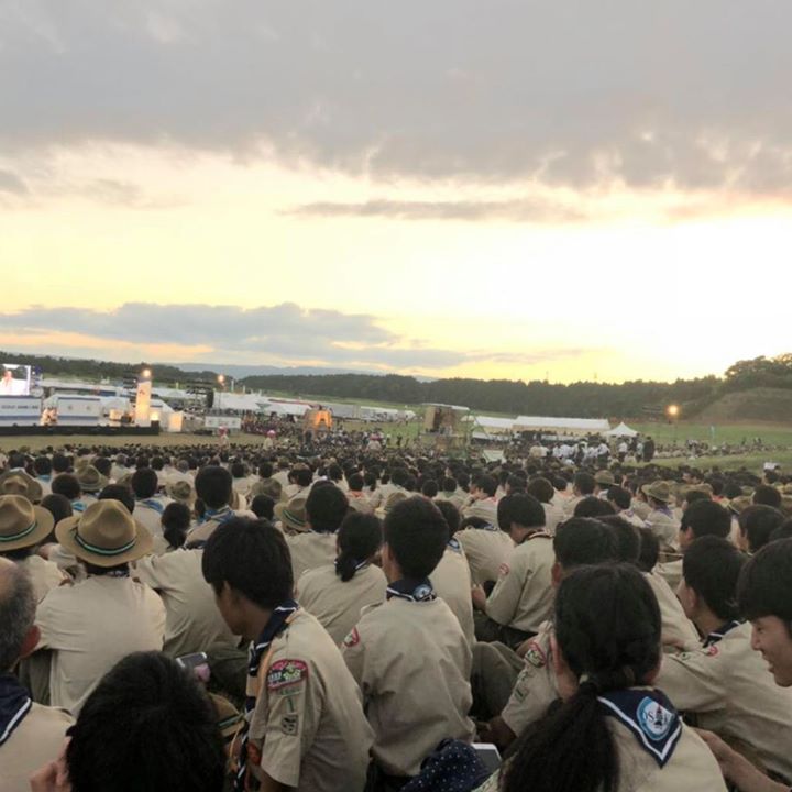 ジャンボリー中日、皇太子殿下をお迎えしてジャンボリー大集会の始まりです。