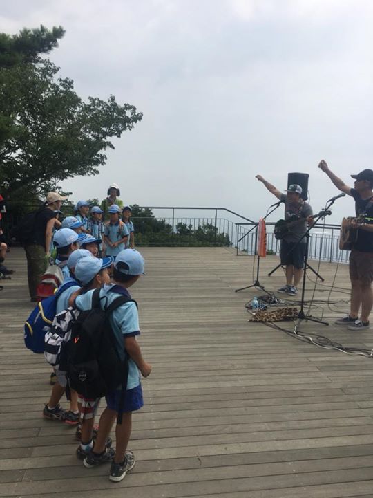 ミュージシャンと合唱してお昼ご飯☆