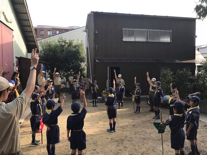 天気もいい中、今日は飯盒炊爨！