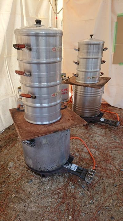 今日は毎年恒例、13団と合同のもちつきとユニセフ募金の日です。