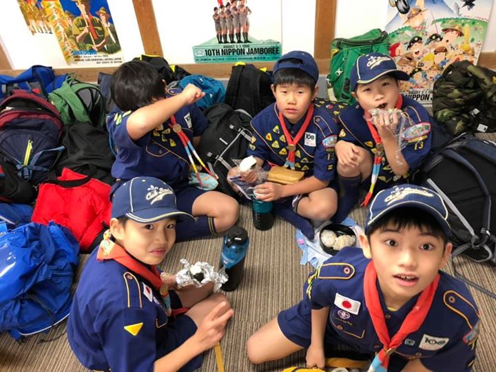 1日目の昼はデン作り。