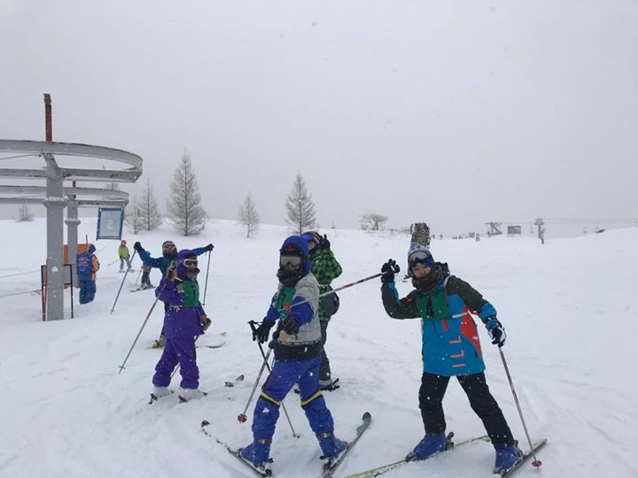 天気はあいにくですが、新雪が気持ちいい！！