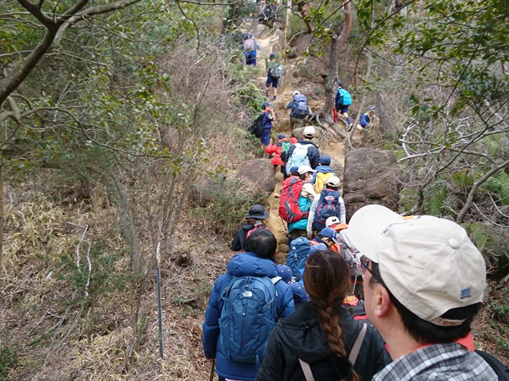 カブ隊は本日奥池へハイキングです。