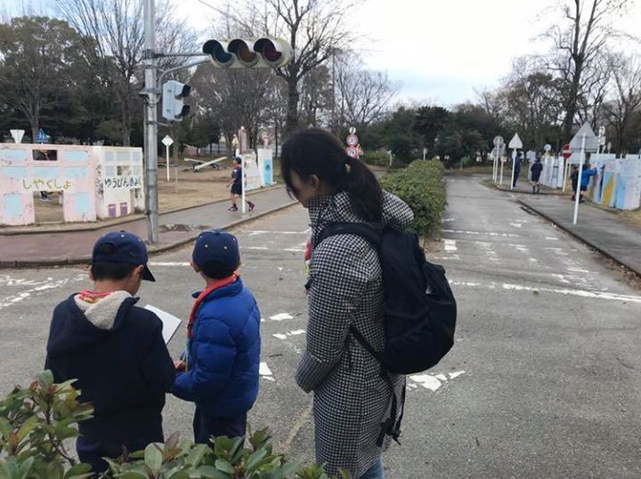 交通公園にて調査
