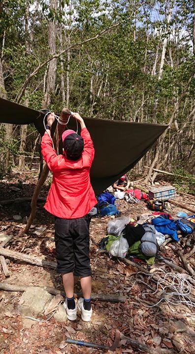 3団ボーイ隊、ベンチャー隊、すごしやすいいい気候の中設営中です。