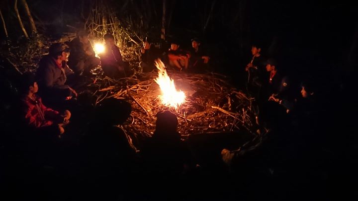 春季野営初日、夜の課業は隊営火です。