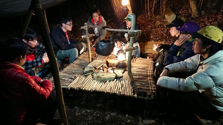 夜の点検前のちょっとした時間を利用して、指導者会議をできるところまで。