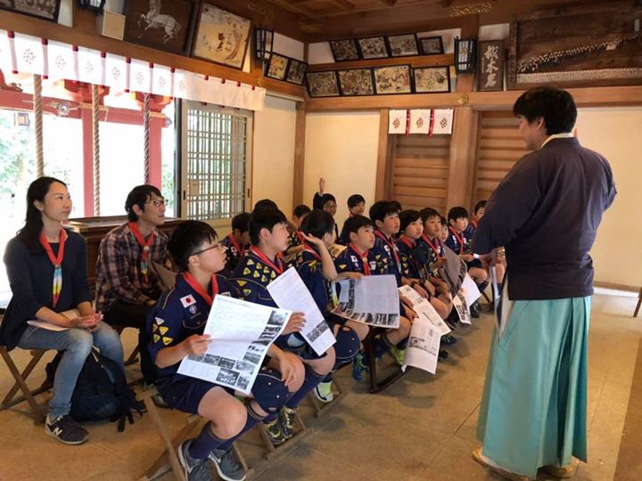 ハイキングの後は宮司さんから越木岩神社についてお話を聞きました。